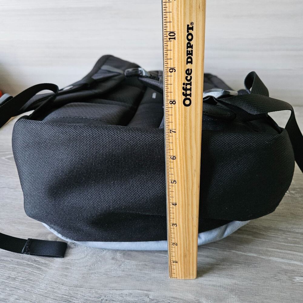 The North Face Stalwart Savage Logo Backpack Gray & Black 26L‎ 15" Laptop Bag - Picture 9 of 16